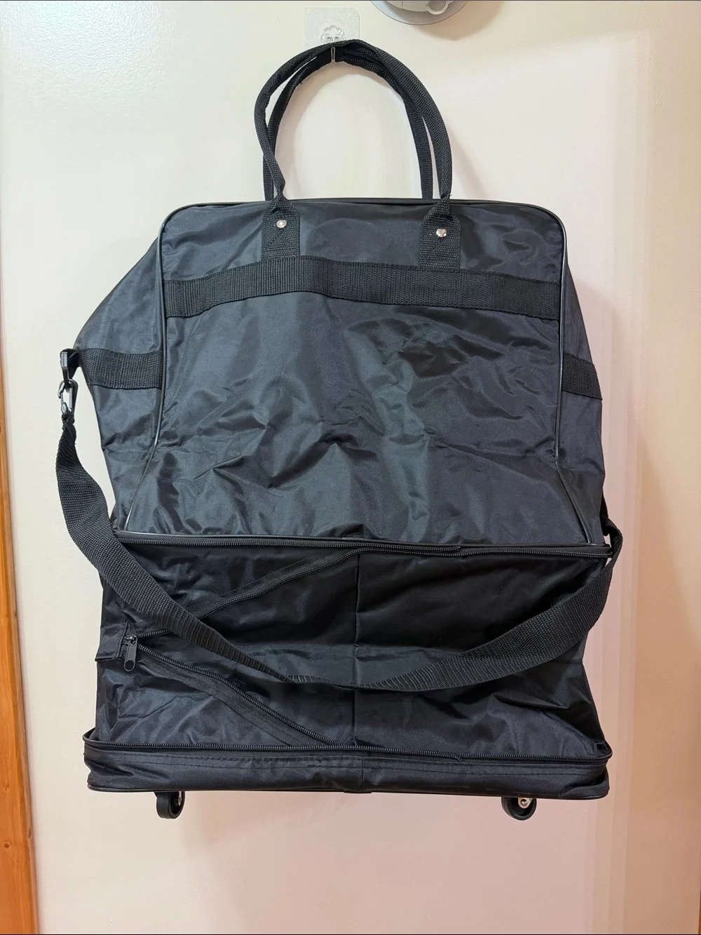 NCL. Norwegian Cruise Line Black Travel Duffel Bag Expandable, Wheels. NWOT